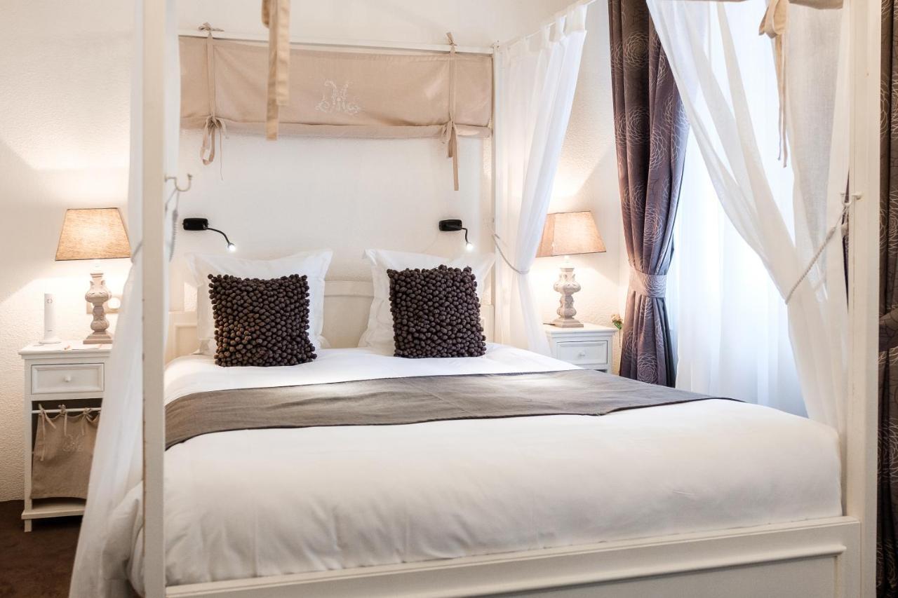 Chambre de Luxe avec Lit à Baldaquin (2 Adultes)