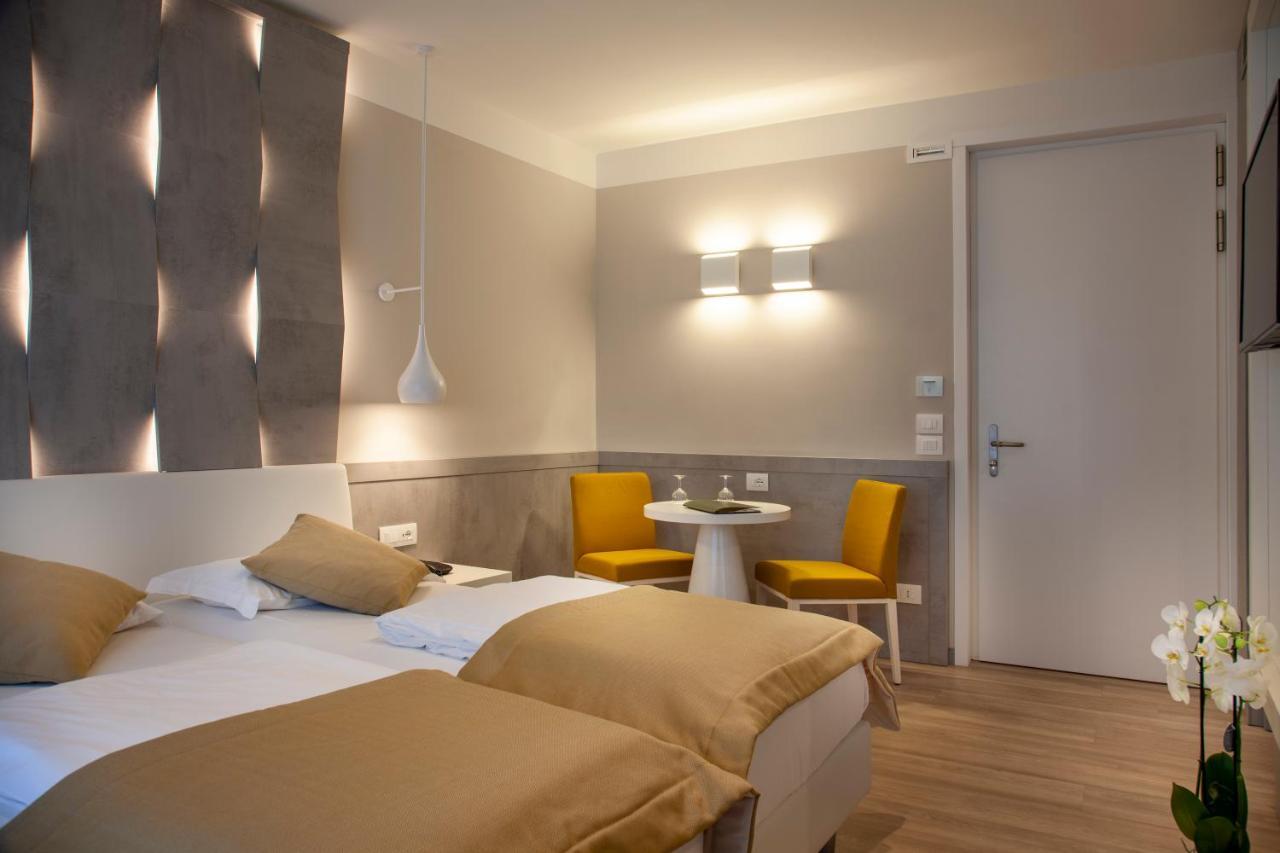 Doppel-/Zweibettzimmer mit Gartenblick