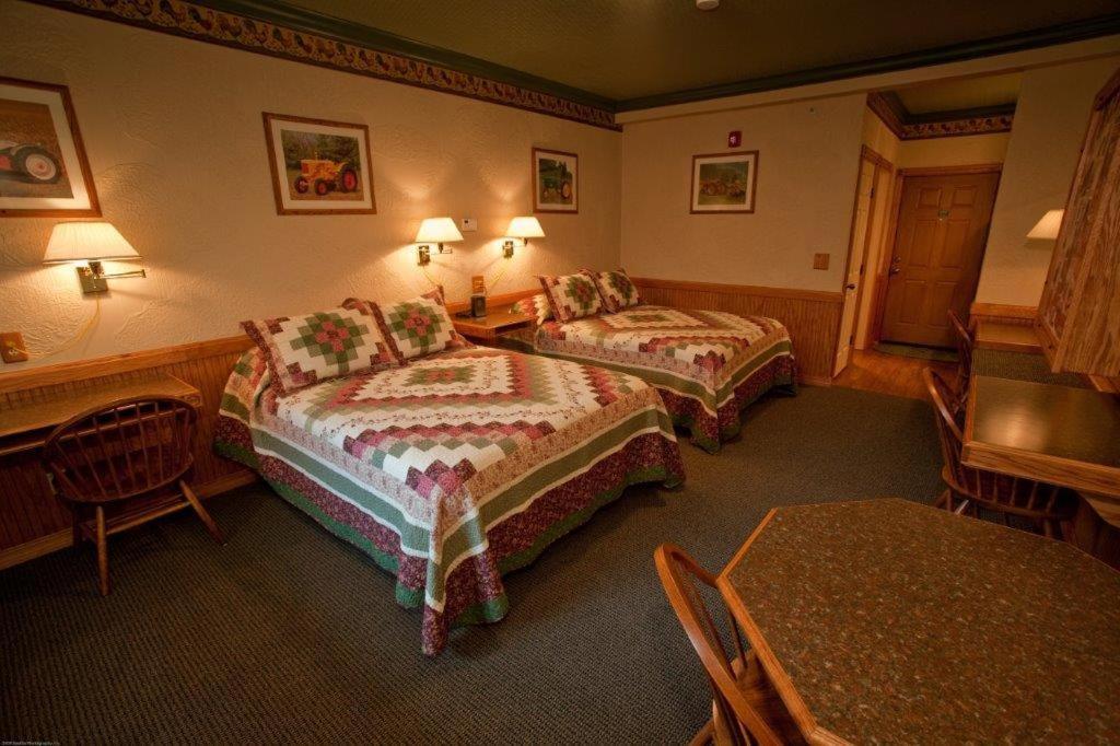 Standard Queen Room