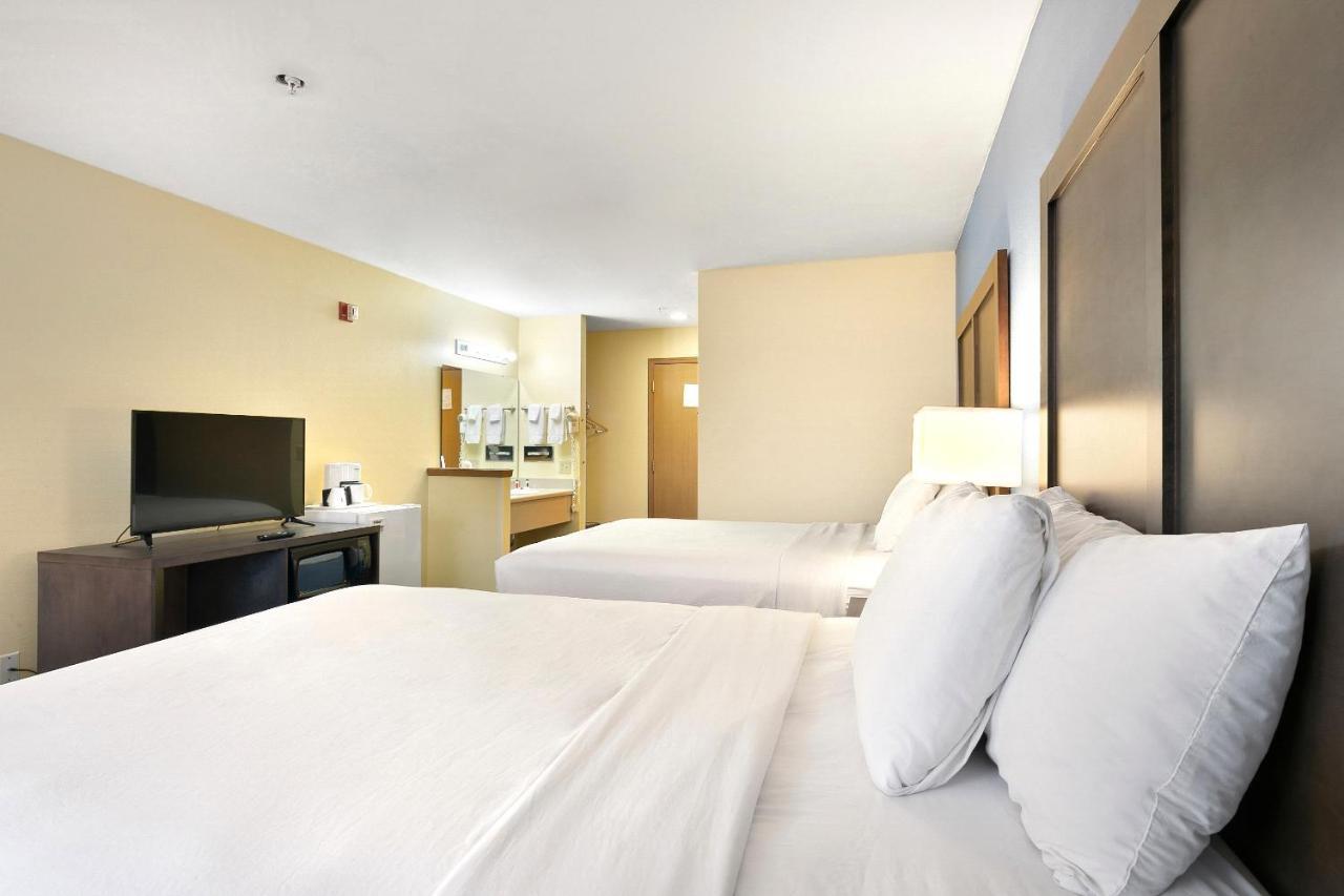 Queen Room with Two Queen Beds - Non-Smoking