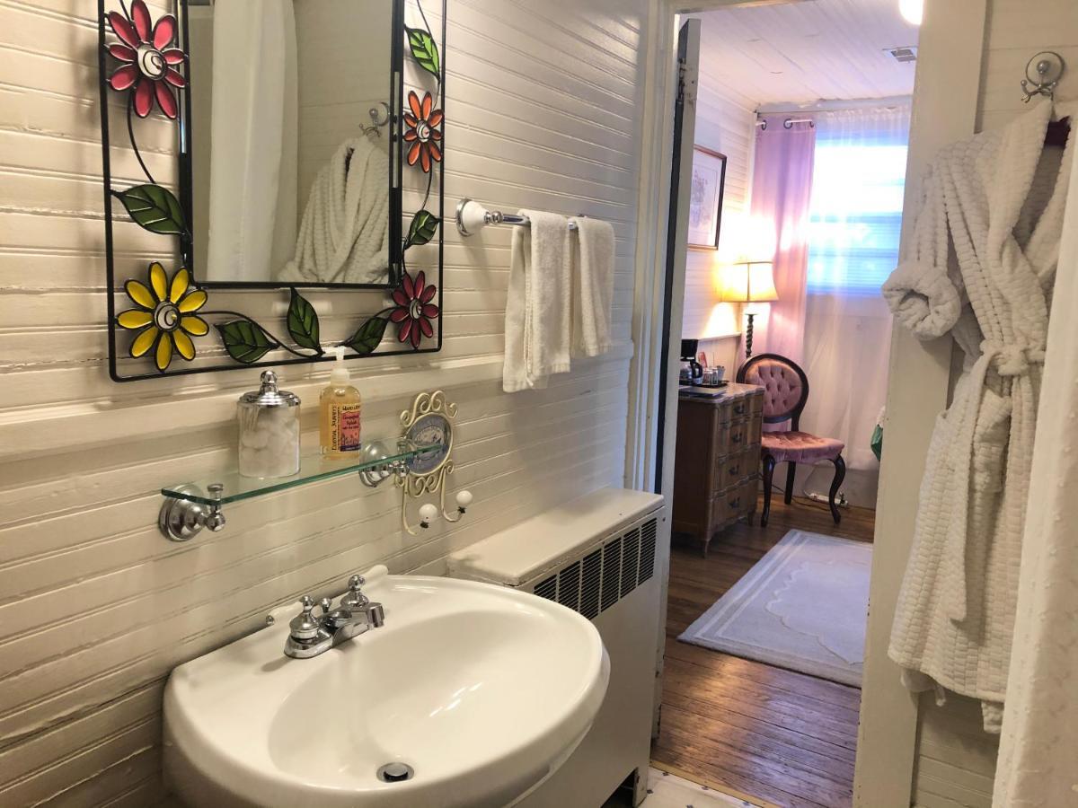 Queen Room # 4,972233728:JPEG