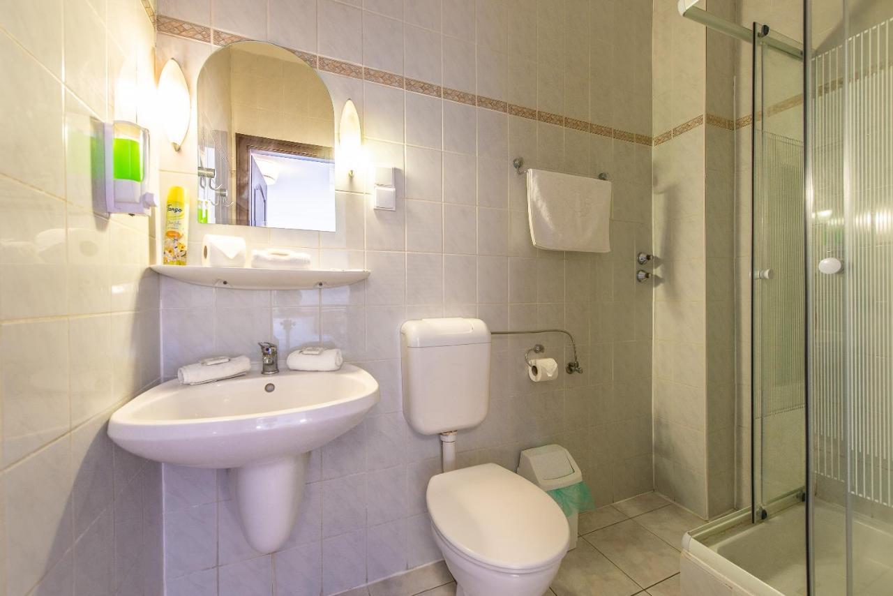Doppel-/Zweibettzimmer mit eigenem Bad