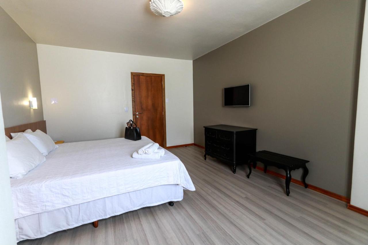 Quarto Duplo Standard com Cama de Casal