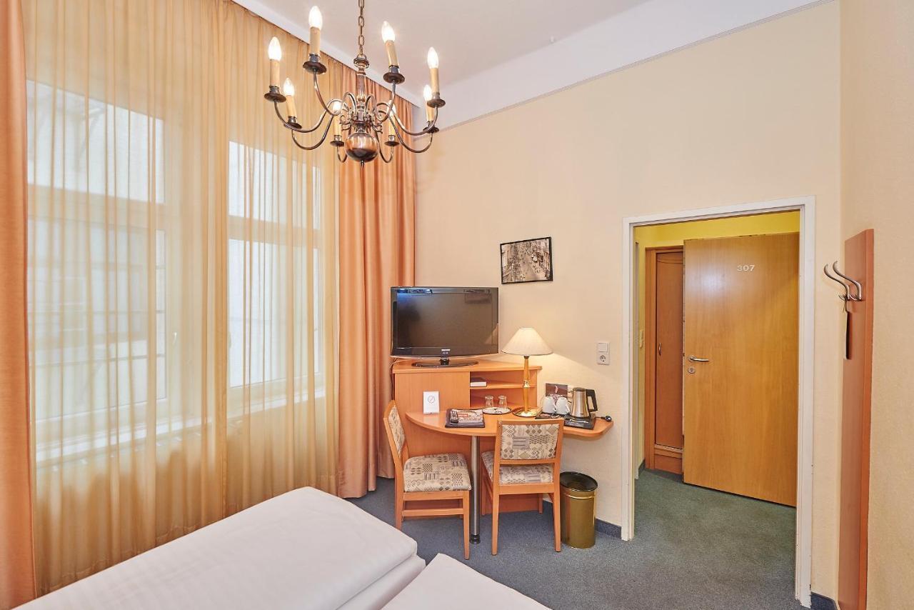 Standard Room,964667578:JPEG