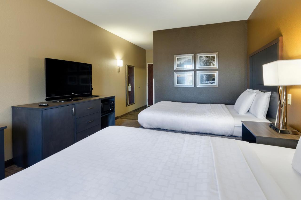 Queen Room with Two Queen Beds - Non-Smoking