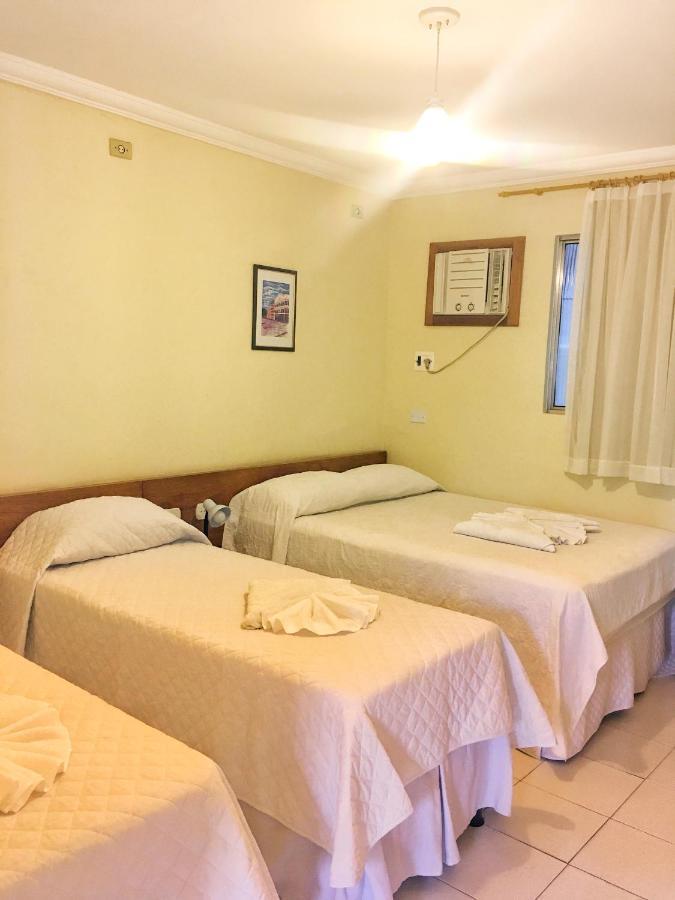 Quarto Grande com Cama de Casal ou 2 de Solteiro