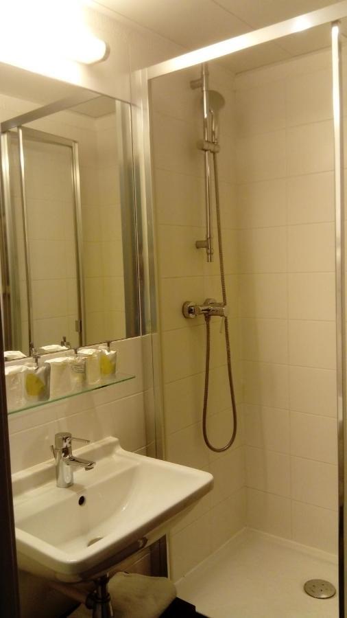 Chambre avec 1 Lit Double et 1 Lit Simple