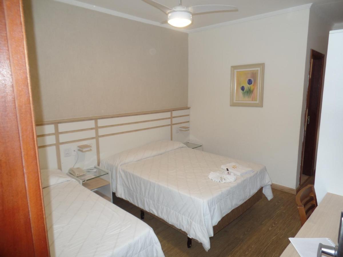 Quarto Standard com Cama de Casal ou 2 de Solteiro