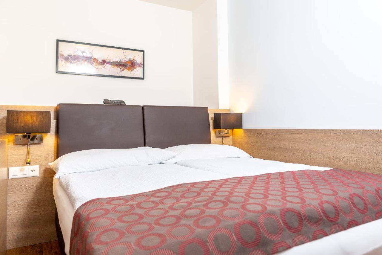 Chambre Lit Queen-Size Classique