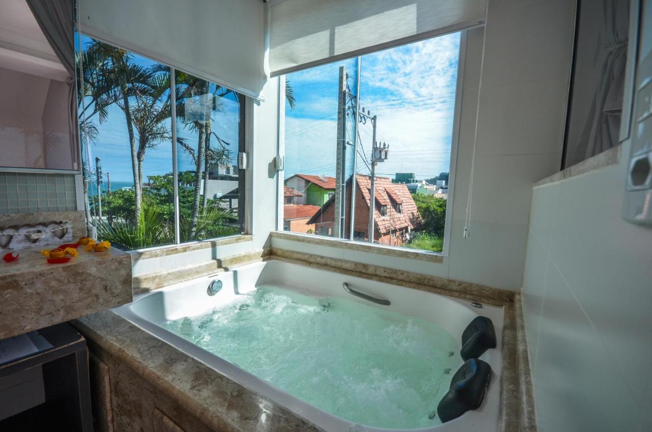 Deluxe Suite with Spa Bath,979817815:JPEG