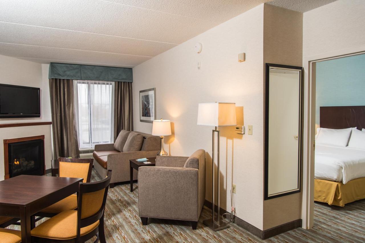Executive Queen Suite - Non-Smoking