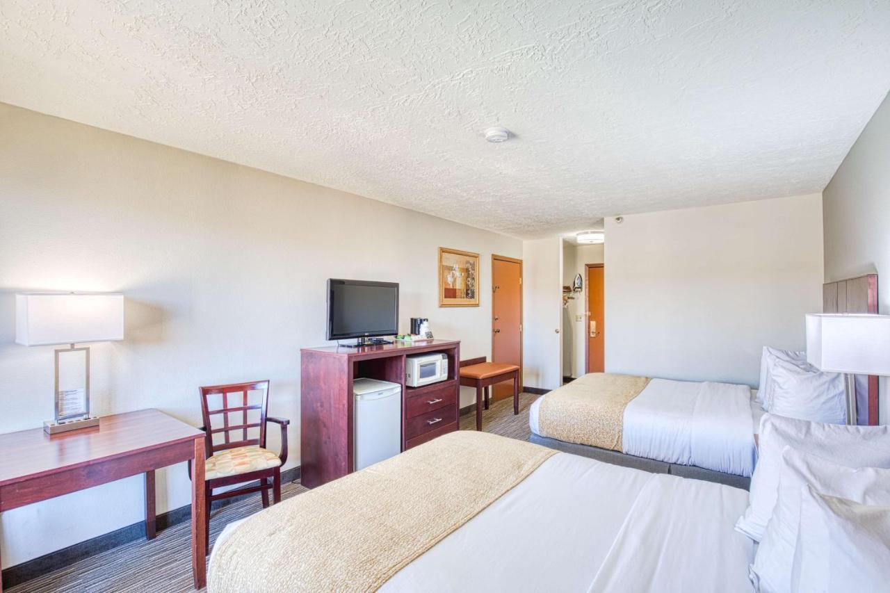 Queen Room with Two Queen Beds - Non-Smoking