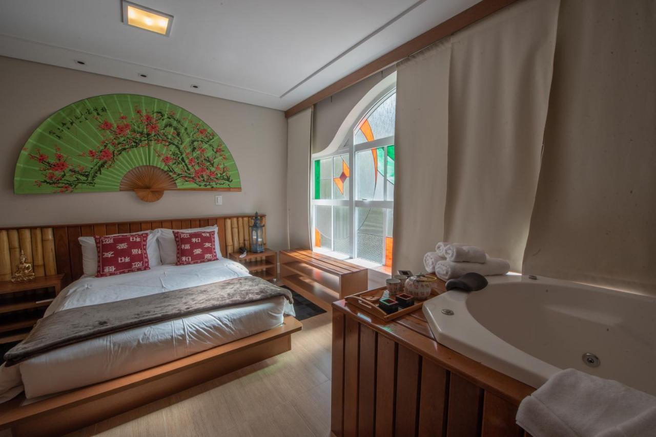 Quarto Duplo com Banheira de Hidromassagem