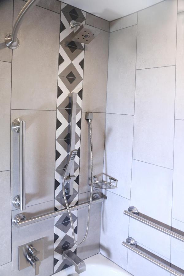 King Handicap Accessible with Mountain View