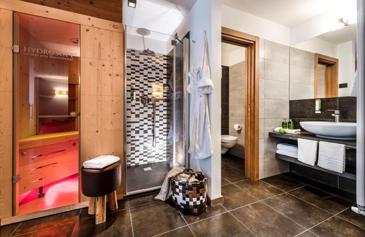 Suite with Sauna,988248931:JPEG