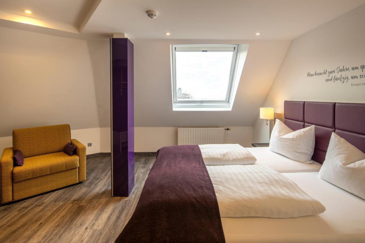 Double Room,989101552:JPEG