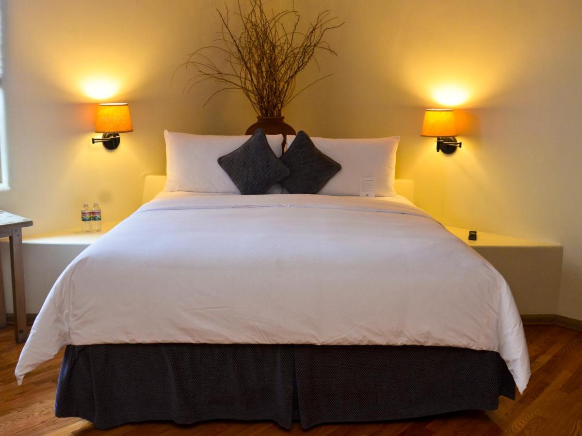 One-Bedroom Suite,988339831:JPEG
