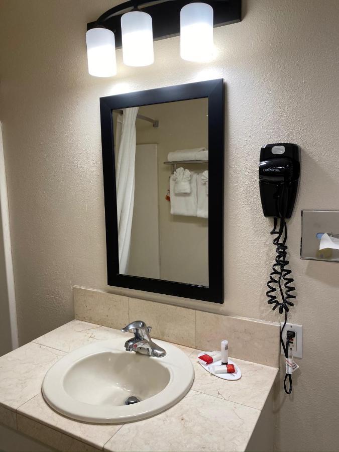Deluxe Queen Room with Two Queen Beds - Non-Smoking