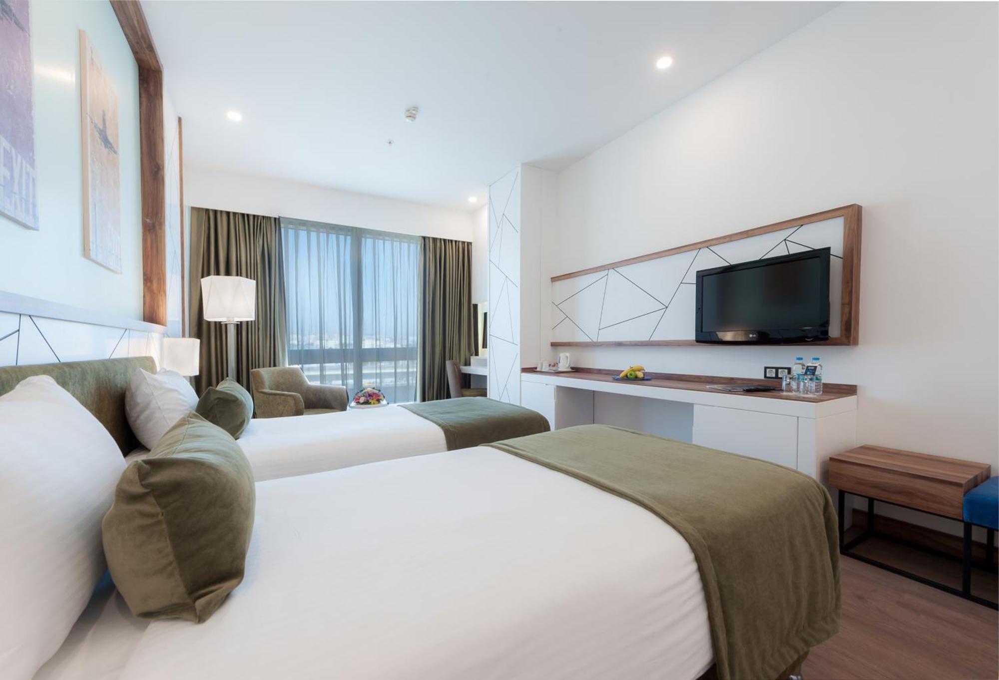 Deluxe Double or Twin Room with Fast Track,996221389:JPEG