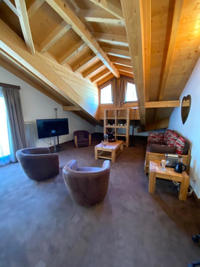 Executive Suite,999644157:JPEG