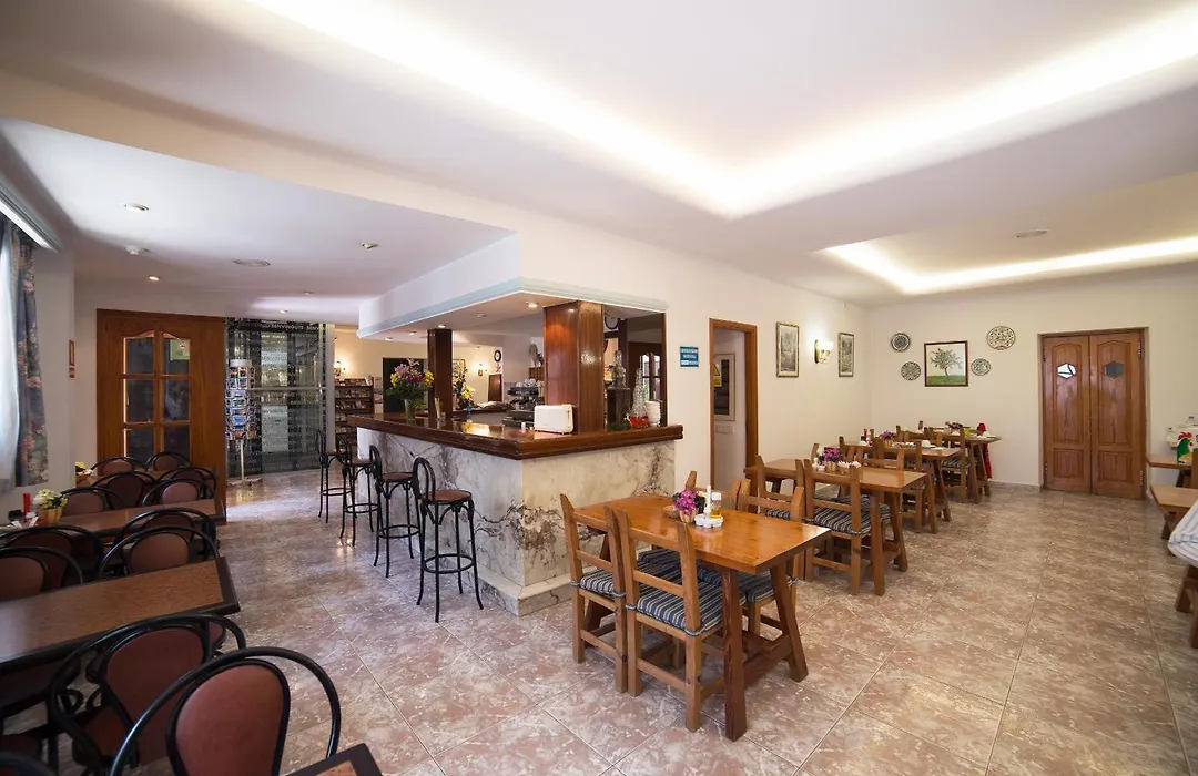 Hostal Sa Rota-1