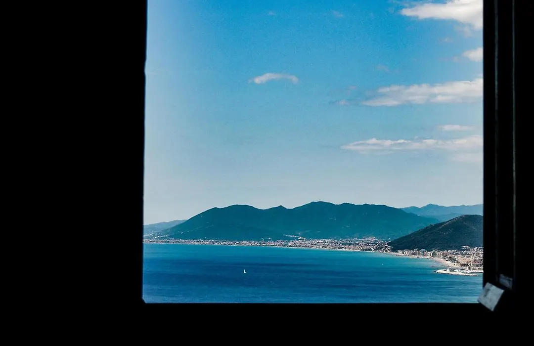 Blu Oltremare-1