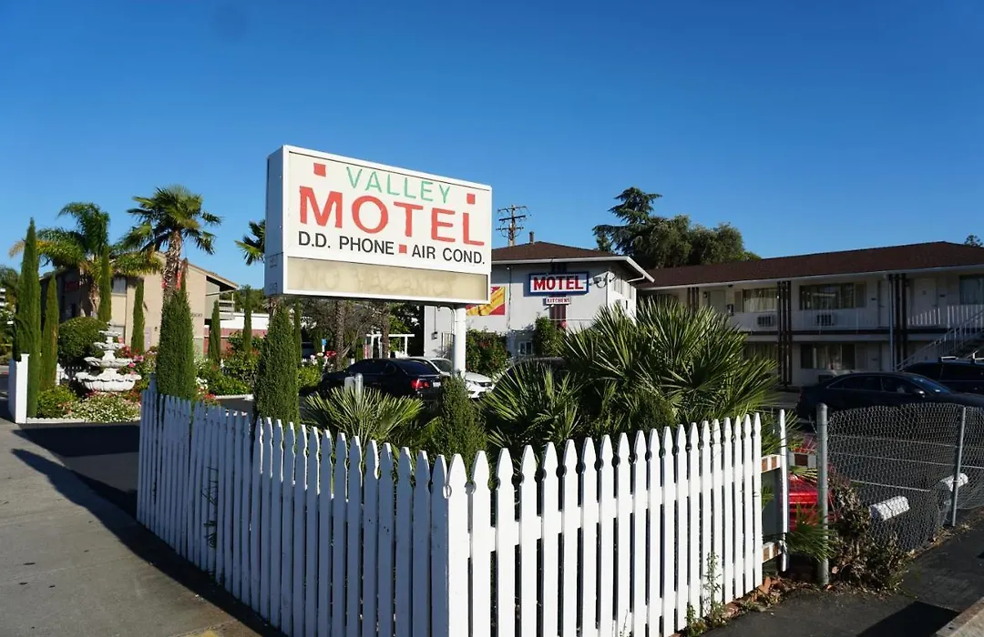 Valley Motel-1