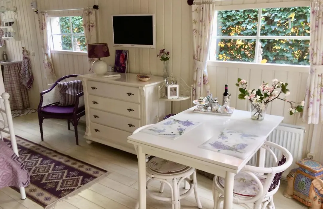 B&B Het Tuinhuisje-1