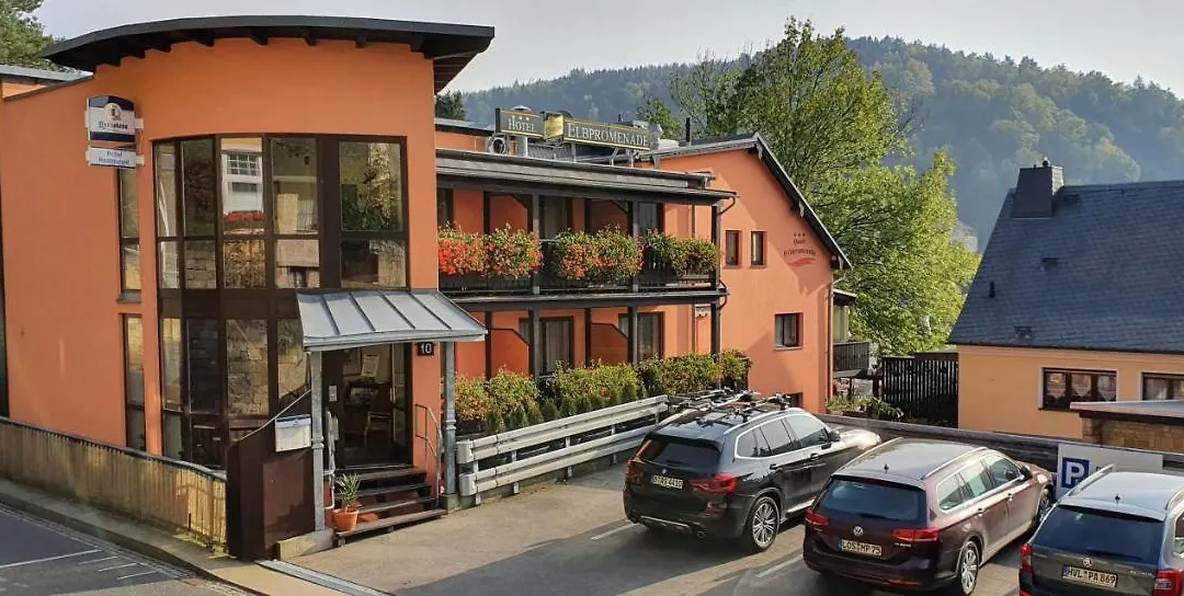 Hotel Elbpromenade-1
