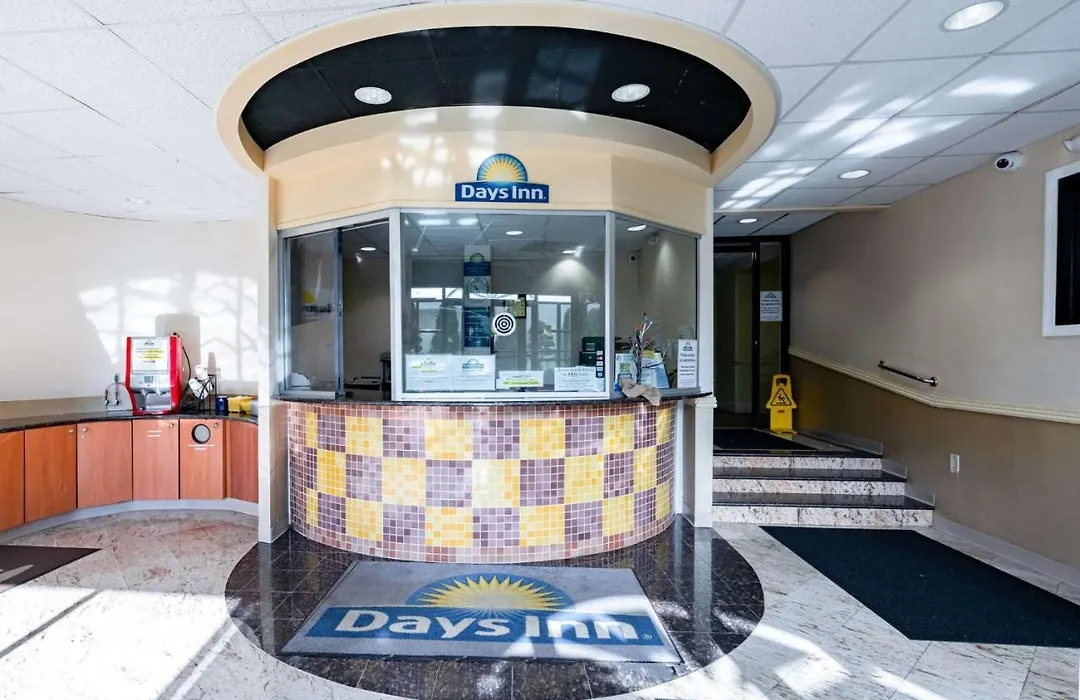 Days Inn By Wyndham Hartford/Closest Downtown-1