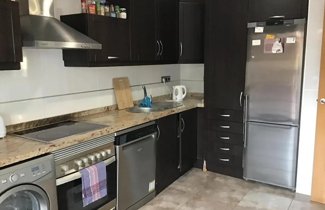 Double Room With Shared Bathroom And Shared Communal Areas R4-1