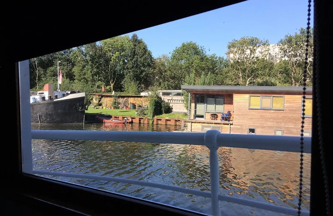 B&B Woonschip Robbedoes-1