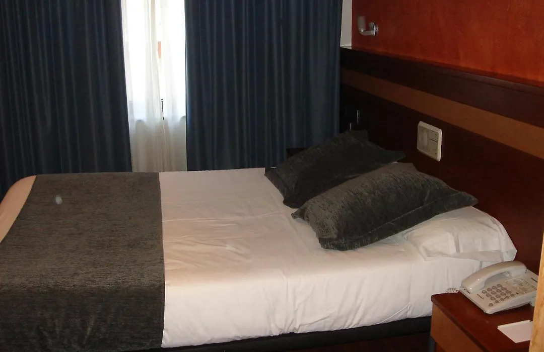 Hotel Iris-1
