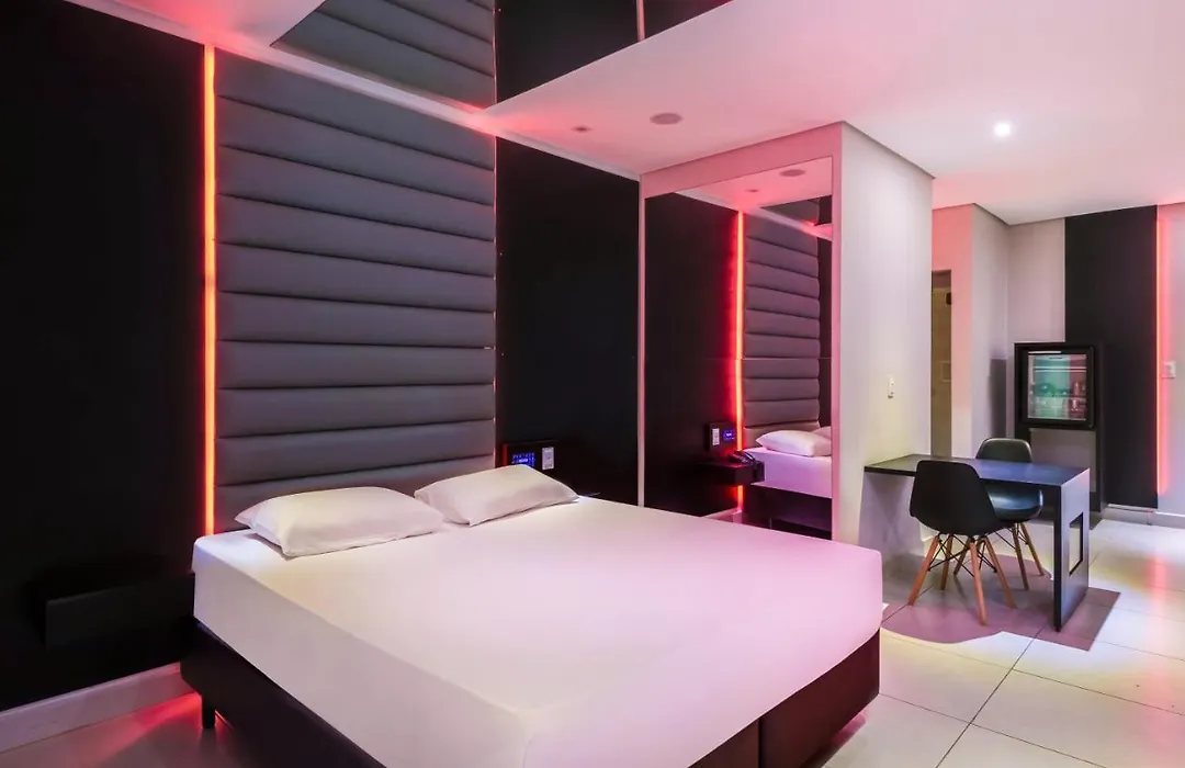 Plaza Motel (Adults Only)-1