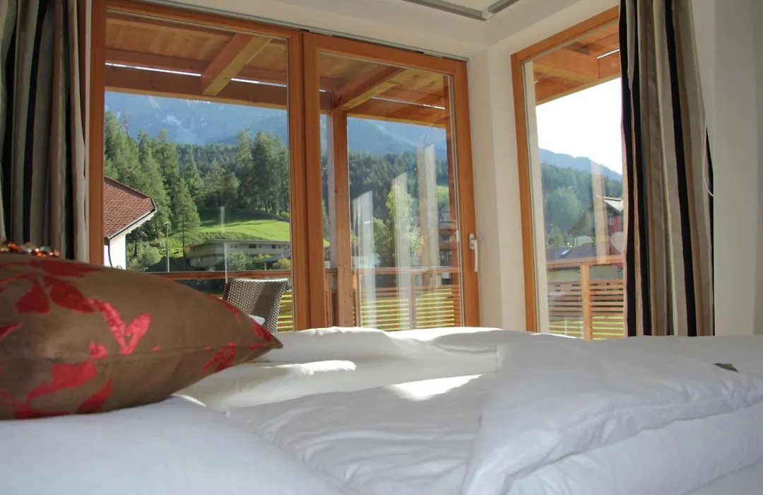 Garni - Hotel Am Burghuegel-1
