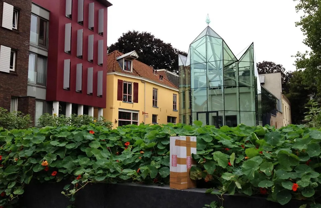Hotel Hanzestadslogement De Leeuw in het centrum, Snoepwinkel, Hanzemuseum, Koffieschenkerij met Binnenplaats, Kamers met keukentje en Ontbijtservice-1