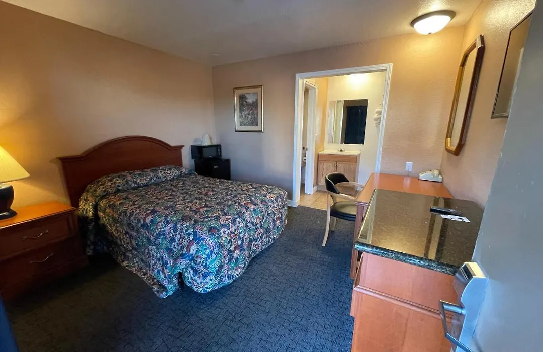 American Inn Council Bluffs-1
