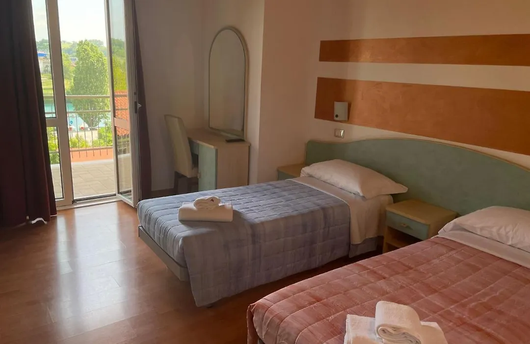 Vittoria Rooms Peschiera-1