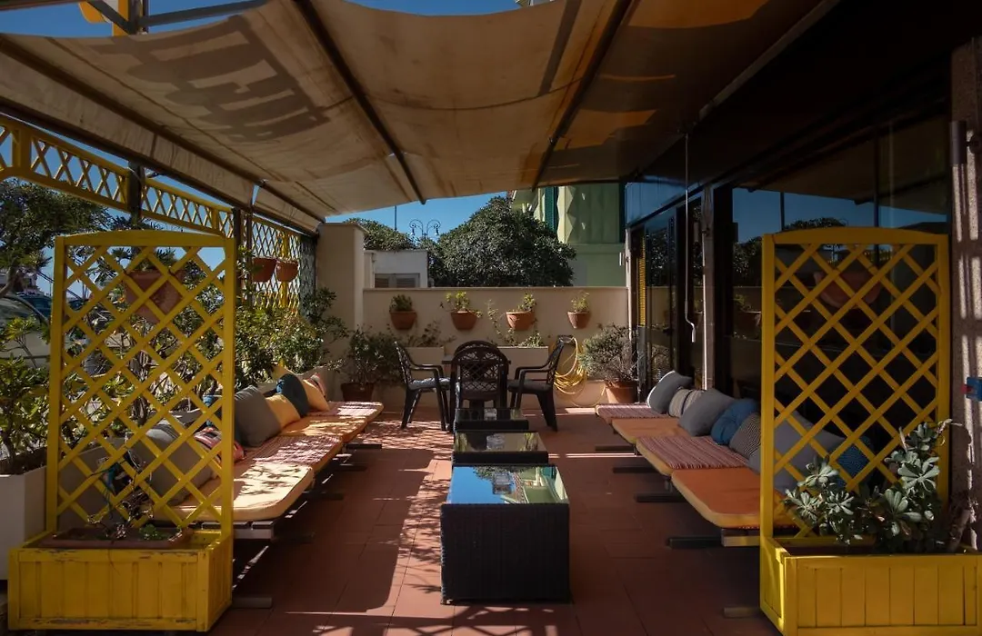Hotel Ping Pong-1