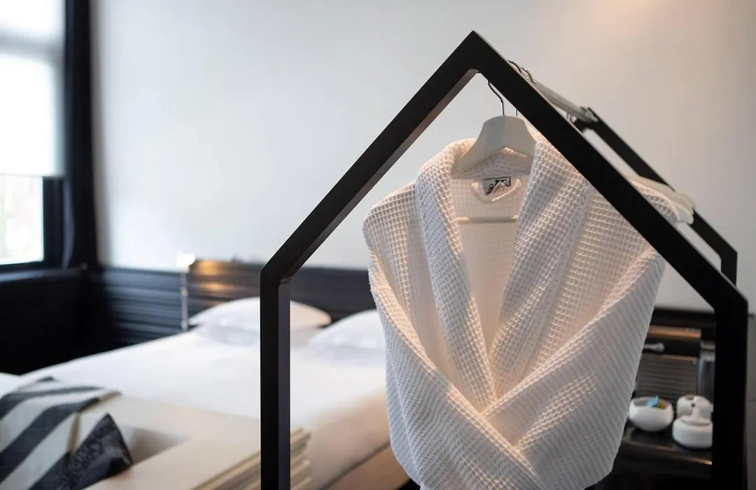 B&B Suites Feek-1