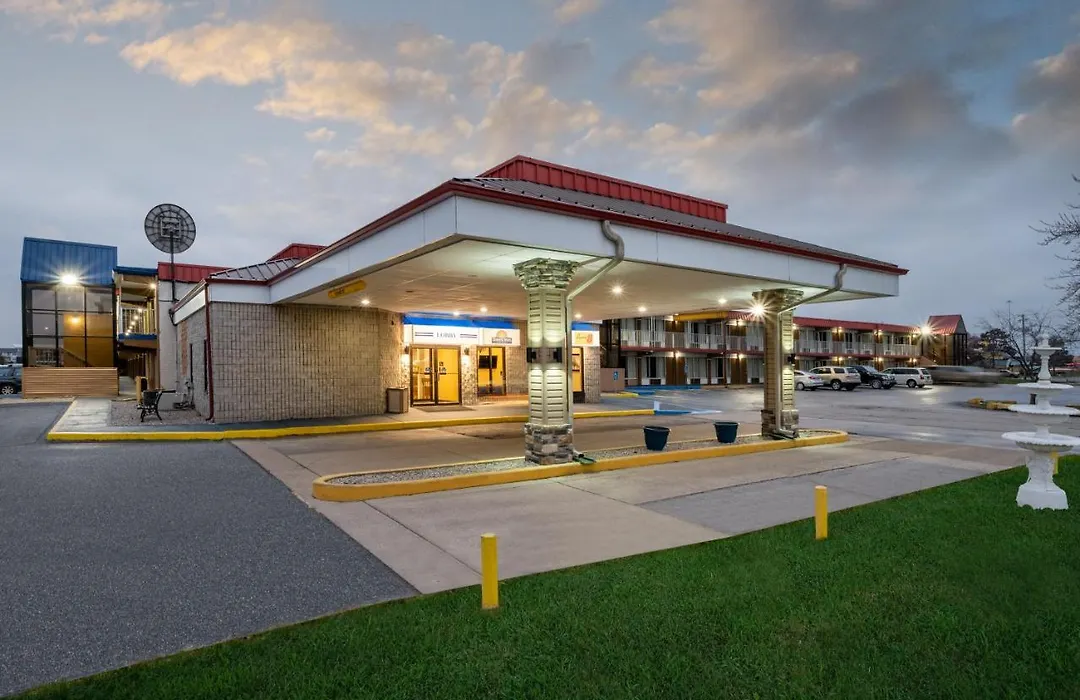 Super 8 By Wyndham Perrysburg-Toledo-1
