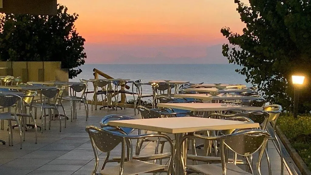 Albergo Capo Est-1