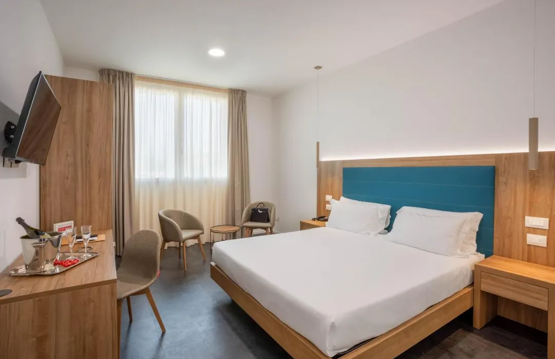 V Hotel-1