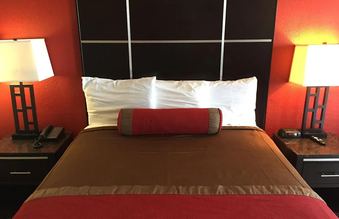 Harbor Inn & Suites Oceanside-1