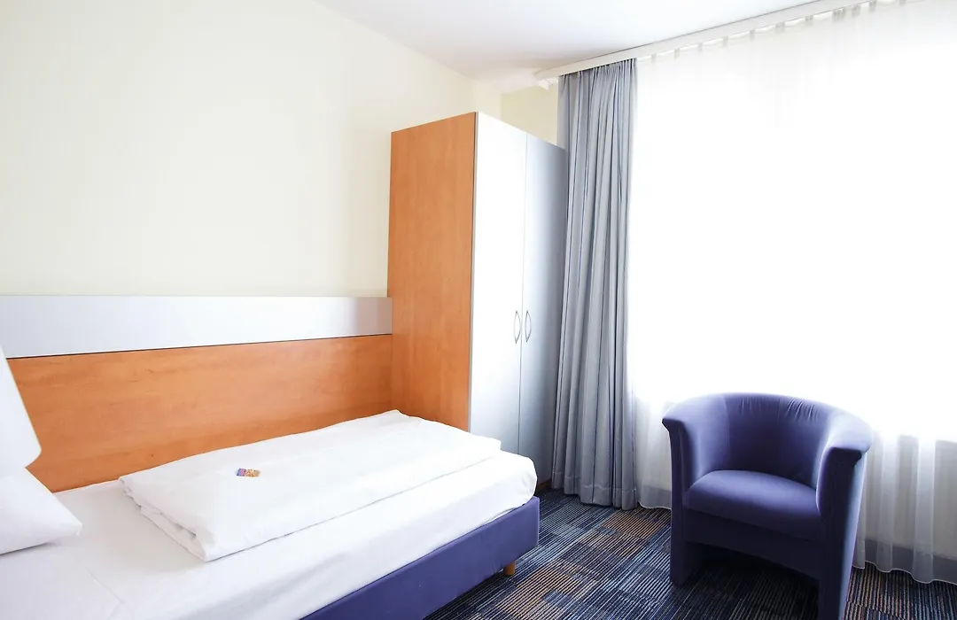 Senator Hotel-1