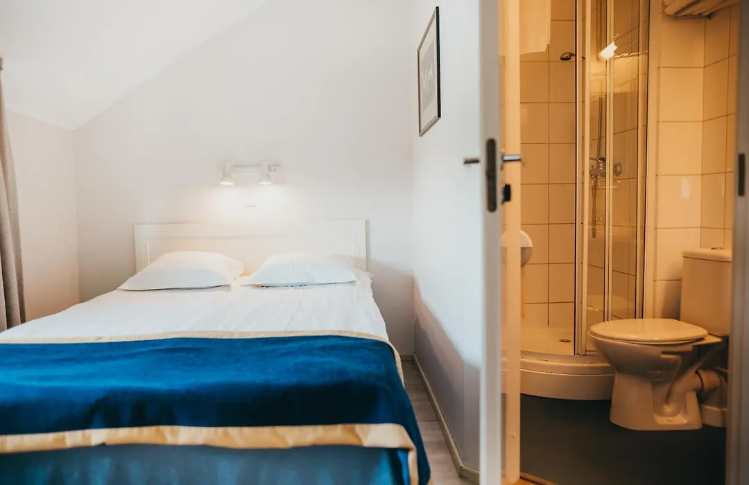 Economy Hotel-1