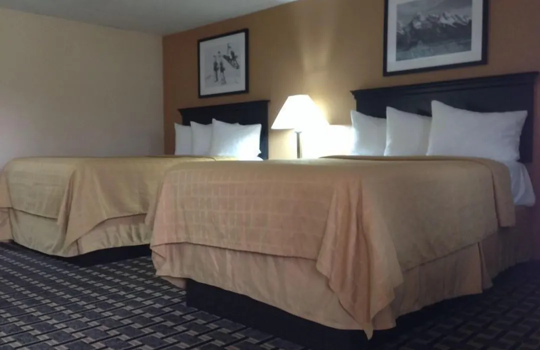 Travelodge By Wyndham South Burlington-1