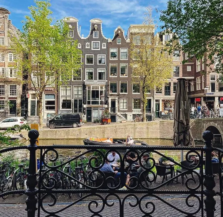 Facade Hotel Amsterdam-1