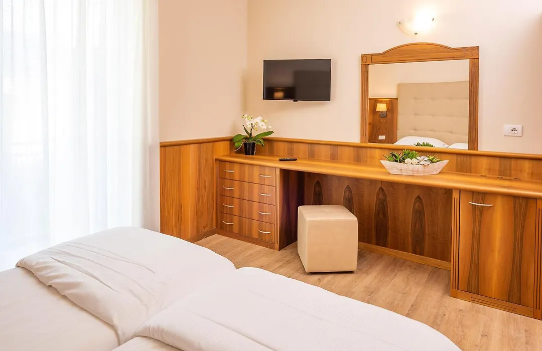Hotel Centrale-1