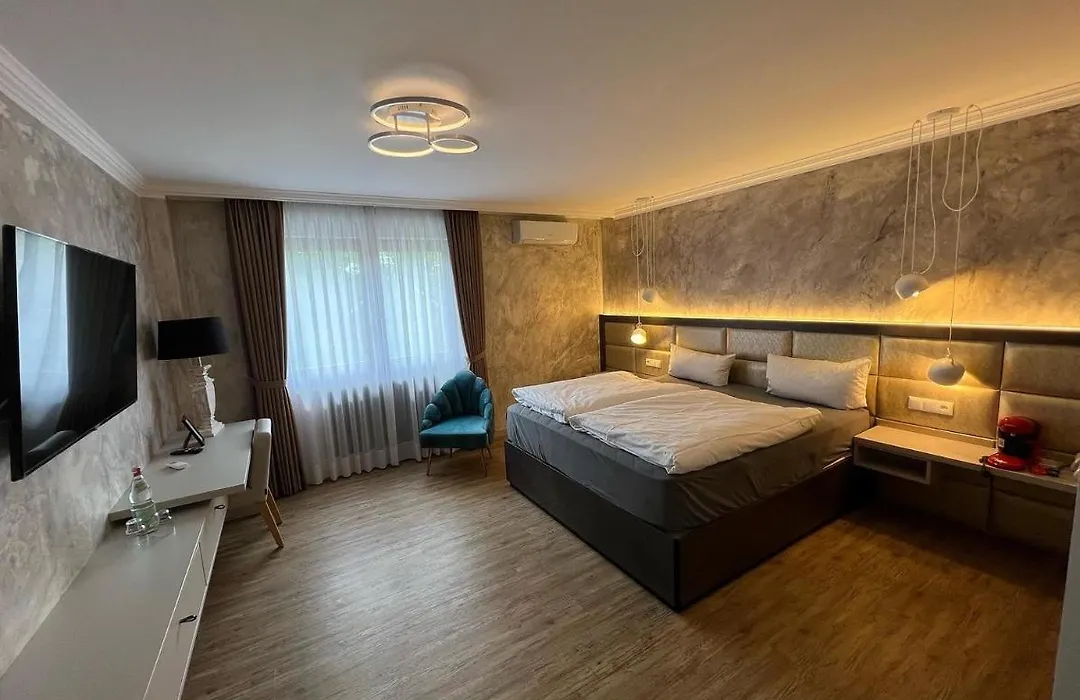 Das kleine Landhotel-1